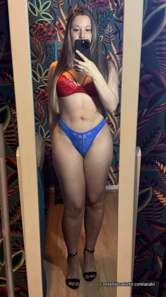 Hola, soy Anahi.
Soy de Monterrey.
Abierta a nuevas amistades y, claro, nuevos seguidores.
Te mando un beso donde quieras. 😙